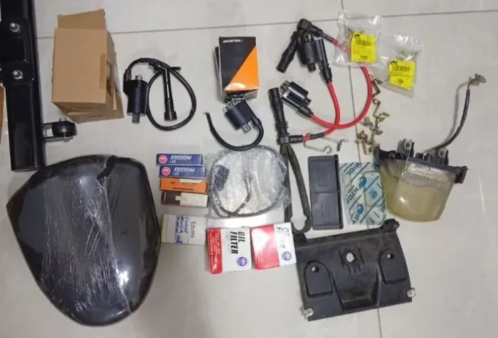 Comet 250/650 - lote de 27 peças - R$150