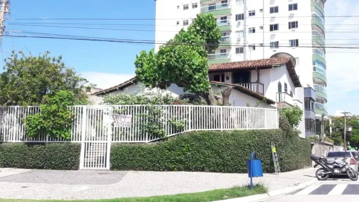 Vendo Casarão 5 Qts frente Mar em Imbetiba, Macaé