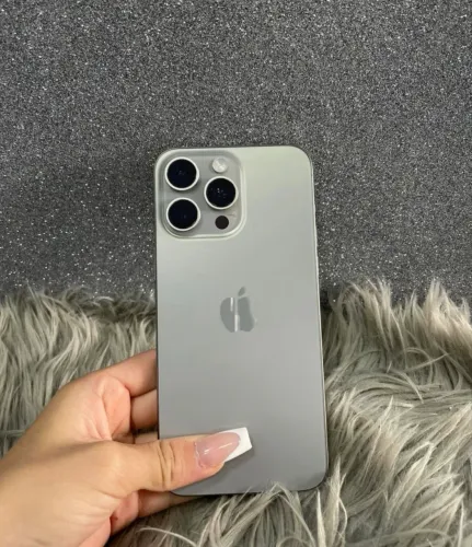 iPhone 15 pro titanium natural