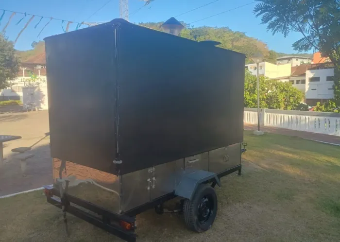 Excelente carrinho de churrasquinho