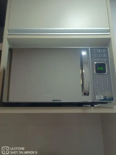 Vendo forno microondas marca Philco espelhado , 25 litros , 110 voltagem.