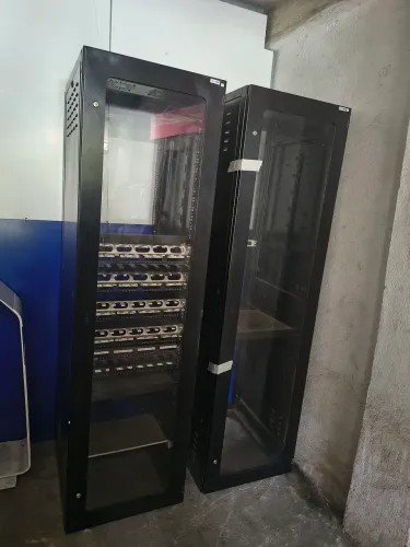 2 Racks Servidores Grandes