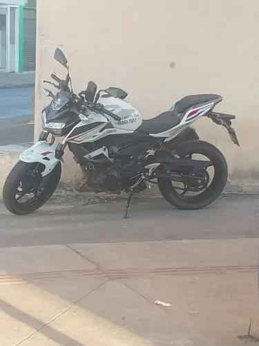 Kawasaki nova sem restrições ótimo condições.
