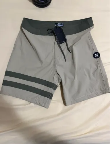 Bermudas surf Hurley e Oakley 