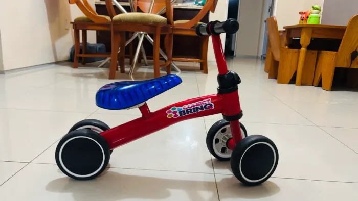 Bicicleta de equilíbrio infantil