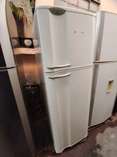 Geladeira Eletrolux 400 litros