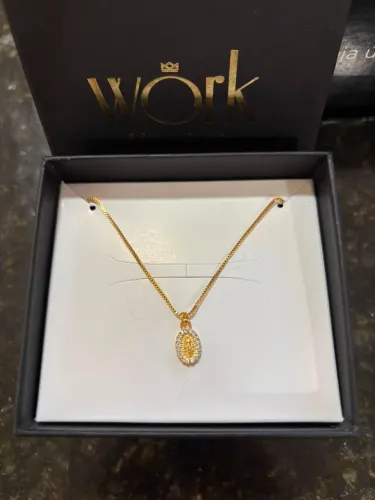 Colar nossa senhora das graças banhado a ouro e cravejado com zircônias
