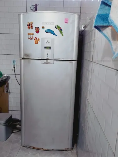 Geladeira Brastemp 409 litros.