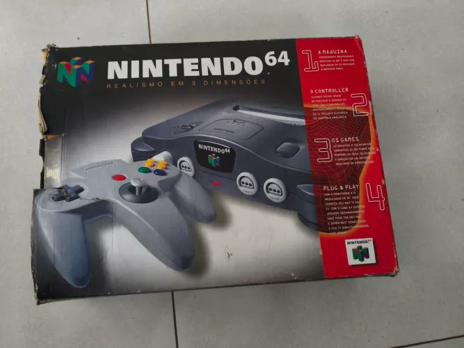 Nintendo 64 com caixa e 2 controles