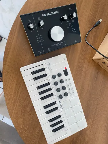 Kit Interface de audio e teclado midi