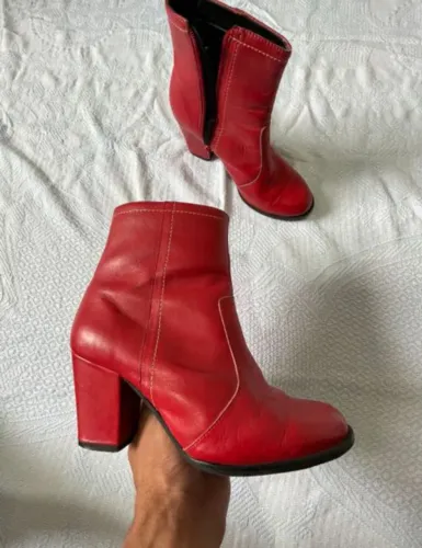 Bota de couro feminina
