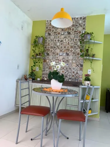 Vendo Mesa bistrô vintage com tampo de vidro e 2 cadeiras