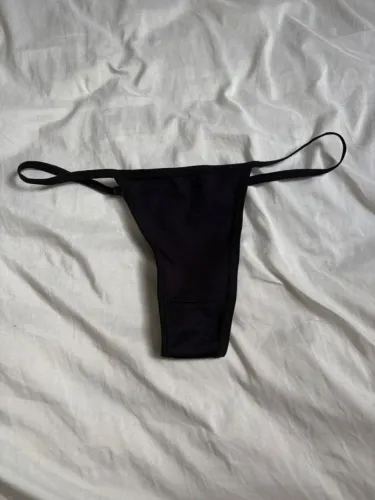 Calcinha com bastante cheirinho