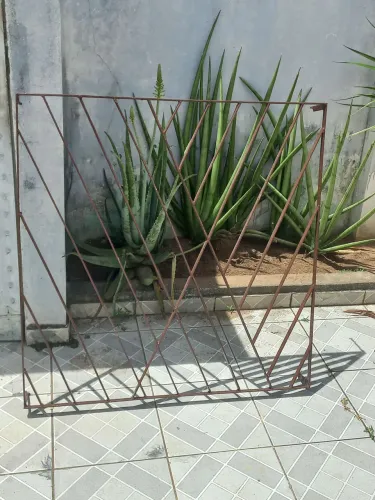 Vendo Grade de ferro para janela 1 m quadrado