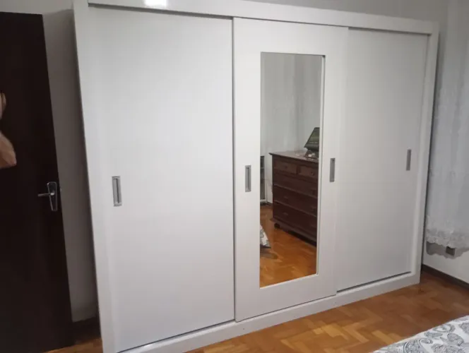 Guarda roupa novo, impecável, pouquíssimo tempo de uso.