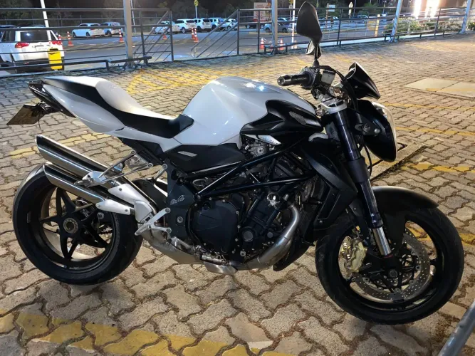 linda Moto MV AGUSTA