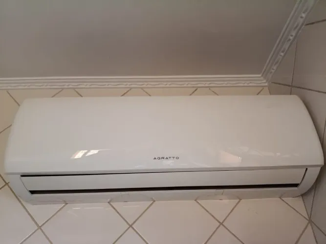 Ar Condicionado Agratto 18.000 BTU Split Frio ? 220V ? Usado em Ótimas Condições