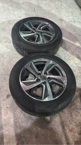 4 aros 17 Honda HRV ( sendo dois montados  com pneus zeros Pirelli escorpion )
