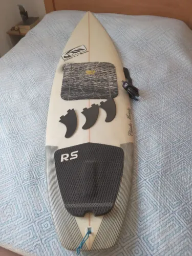 Vendo prancha de surf 700 reais em ótimo estado