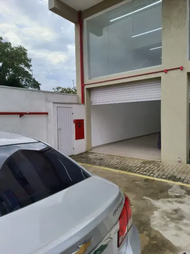 Aluga-se sala comercial nova de 47m no Fanny