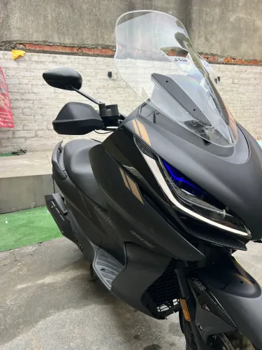 Zontes 350e moto pra quem gosta de acelerar e conforto pego moto menos mais volta 