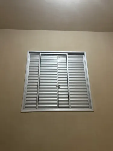 Alguém de quarto ZL