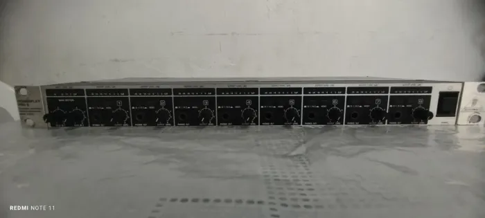 Amplificador/retorno de fone beringuer + Case de madeira
