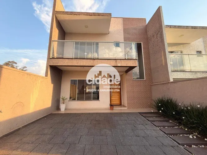 Sobrado em Condomínio Fechado com 3 Quartos e 1 Suíte Universitário