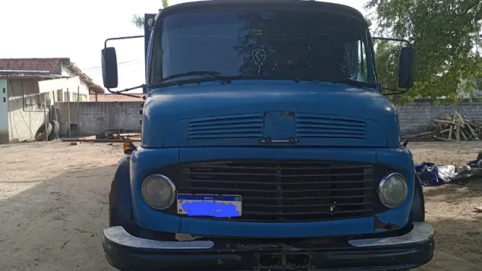 Caminhão Mercedes-Benz 1113 Truck ano 1974 - Com carroceria 7,50m x 2,40m