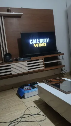 Ps4 muito novo , 3 jogos na memória e dos cds 1500 vai embora.