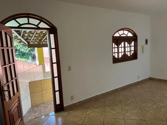Ótima Casa Duplex em Cascadura, 2 Quartos, Sala, Terraço, 2 Bh, 2 Vagas de Garagem