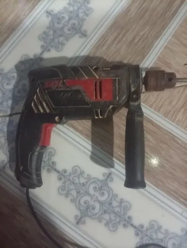 Máquina furadeira 