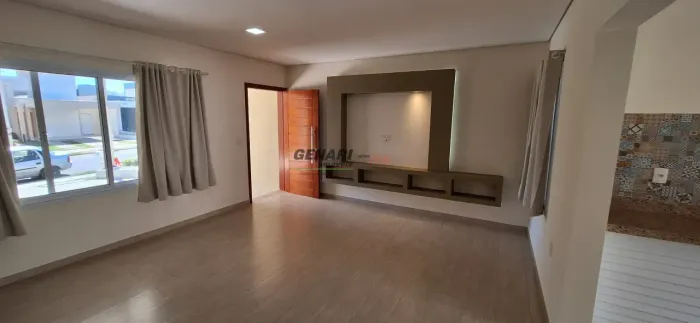 Sobrado à venda, com 3 suítes, espaço gourmet e amplo quintal no Jardim Bréscia, Indaiatub