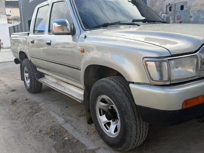 Toyota Hilux CD SRV 4X4 3.0 8V 116cv TB Diesel 2004