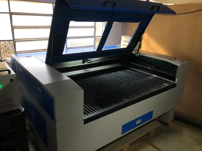 Maquina Laser co2 modelo 1400 x 900
