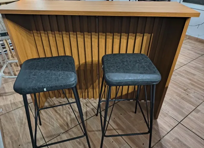 Balcão + banquetas