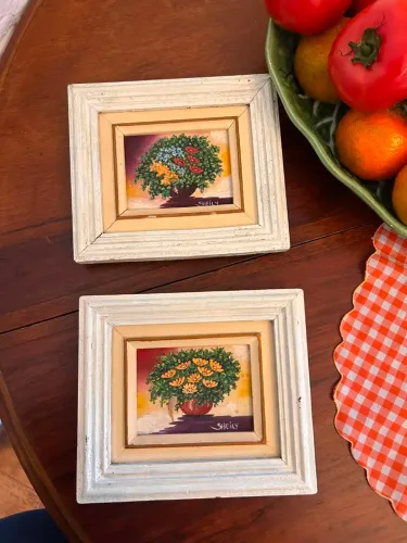 Par de Quadros Florais Antigos com Moldura em Madeira Nobre e Paspatur