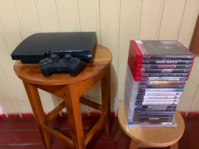 PS3 com 1 Controle e 21 jogos