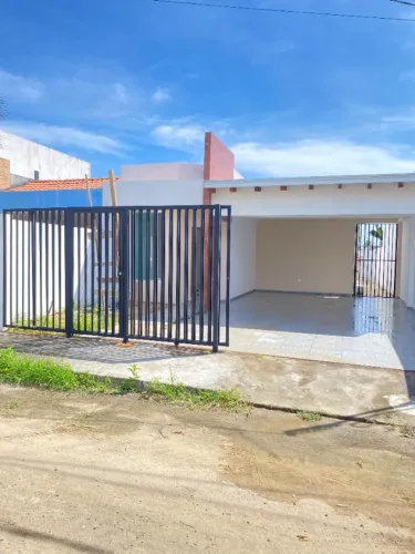 A venda, também alugo linda casa com 3 quartos e 2 banheiros no km 11, AM 070