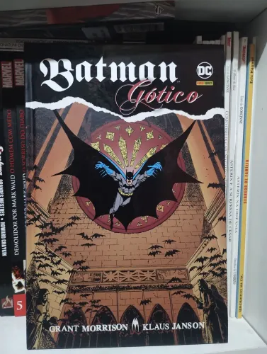 Batman Gótico de Grant Morrison capa dura