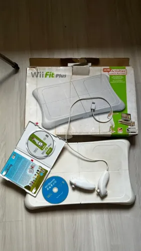 Kit Wii Fit Plus + Balance Board + Controle + Jogos (Sem Console e NÃO TESTADO)