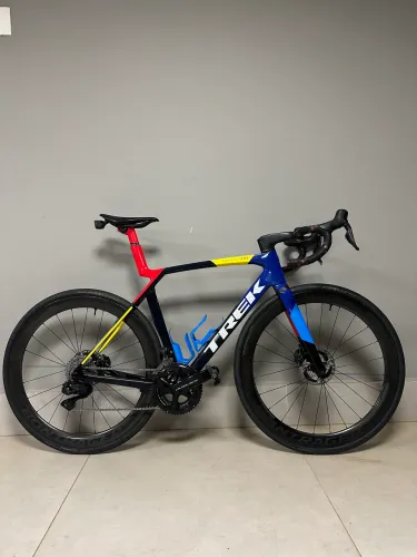 TREK MADONE SLR9 Di2 56 2025