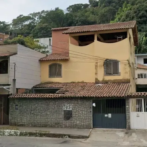 Casa ampla de 4 quartos com suíte, terraço e piscina | Bairro Alvorada