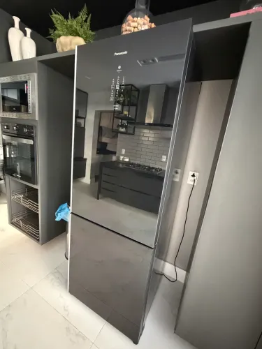 Geladeira Panasonic black vidro