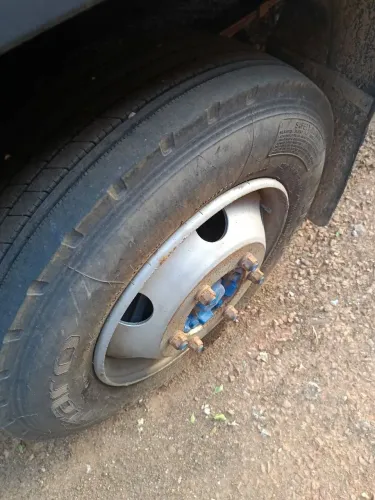Vendo caminhão tudo funcionando bem....