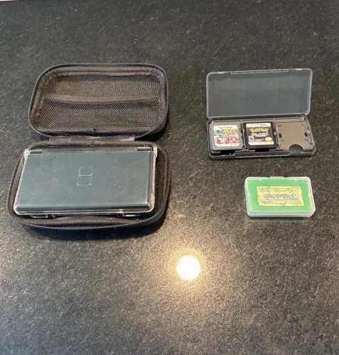 Nintendo DS Lite + Jogos Pokémon + Case