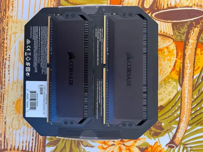 Memória RAM Corsair Dominator Platinum RGB - 16GB (2×8GB) DDR4