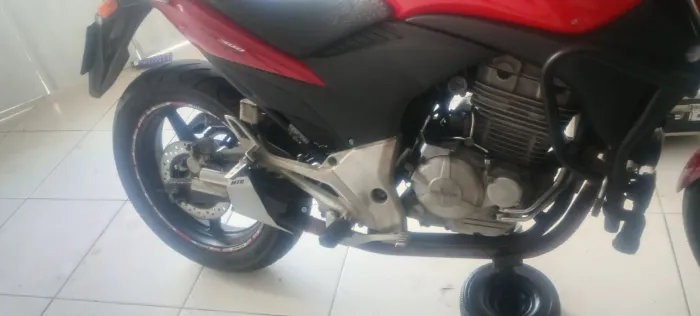 Descarga esportiva Top. CB 300R