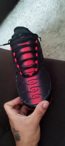 Nike tn, preto com vermelho