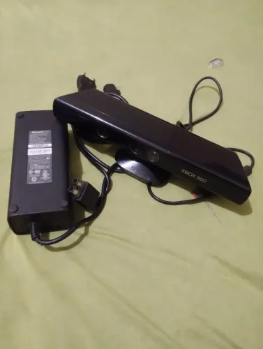 Fonte e Kinect do Xbox 360